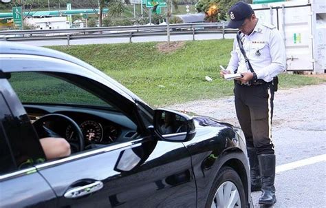 Harga saman polis trafik 2020 pelbagai kesalahan yang terkini sebagai panduan pengguna jalan raya. Cara Semak Dan Bayar Saman Online: Mudah Tak Susah Rupanya