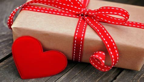 We'd always advise any would be valentine's gift hunters to start the search for an ultimate valentine's gift nice and early. MintStyle with Rachel Weingarten: Valentine's Day Gift ...