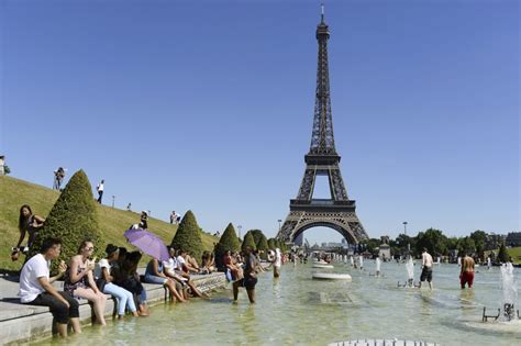 Paris Lance Un Plan Pour Mieux Accueillir Les Touristes La Presse