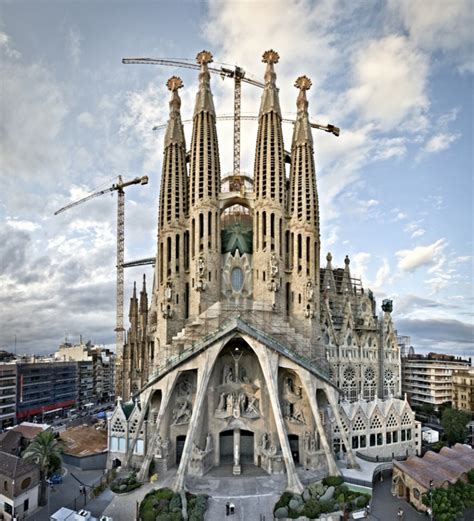 Die schönsten sehenswürdigkeiten und spannende empfehlungen auf einen blick sehenswürdigkeiten in barcelona. Barcelona Sehenswürdigkeiten - Gaudís la Sagrada Familia
