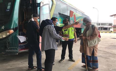 Tak tau apa punca masalah pemandu bas marah dgn driver 4x4 ni,marah betul dia.video asal takde jd tak boleh nak buat spekulasi. PKPP: Bas Ekspres Dibenar Beroperasi Kapasiti Penuh ...
