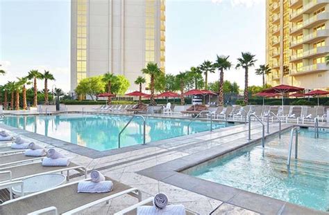 The Signature Pool Cabanas Daybeds Hours Photos Las Vegas