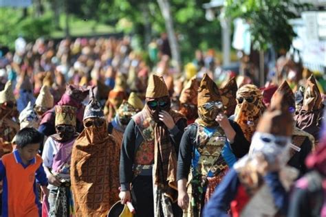 Mengenal Tari Sekura Tarian Adat Sarat Makna Di Lampung Sexiz Pix