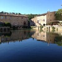 Avvicinarsi a bagno vignoni è vivere in simbiosi con l'ambiente circostante e spaziare con lo sguardo la splendida campagna della val d'orcia. Albergo Le Terme Bagno Vignoni - Pool