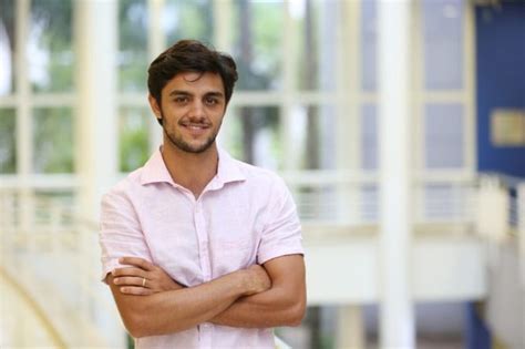 Felipe Simas diz que a mulher não tem ciúmes de Marina Ruy ...