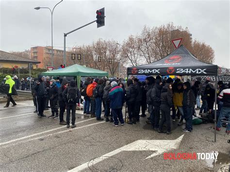 Blitz Della Polizia Per Sgomberare Lo Stabile Occupato Di Via Stalingrado