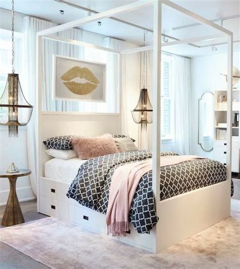 Across the pond, british music artists and fashion models adorn our kids walls for a retro and rebellious scheme. 13 Chic Teenage Girl Bedroom Decorating Ideas - GODIYGO.COM