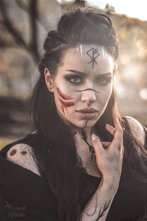 Idée de maquillage viking | Viking makeup, Viking halloween costume