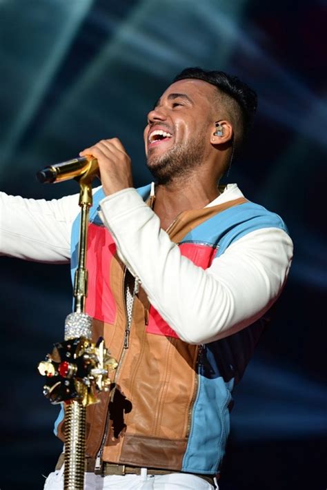 Romeo santos — the art of the music video (vevo). hombre1.com | ROMEO SANTOS First Latin Artist to Sell Out ...