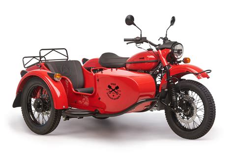 Unsere gespanne werden von motorradfahrern/innen auf der ganzen welt geschätzt und für beifahrer/innen kann es gar nicht bequemer und lustiger sein. Ural Roter Oktober II 2020 - Das Sowjet-Gespann