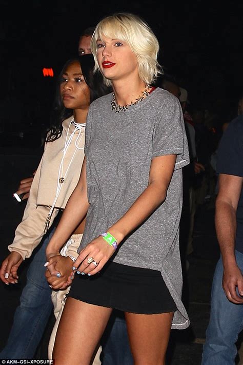 Taylor Swift Debuts Bleached Blond Hair At Coachella Love Her New Look