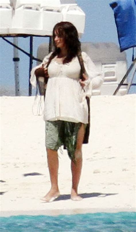 Penelope Cruz Pregnant On The Set Of Pirates Of The Caribbean 4