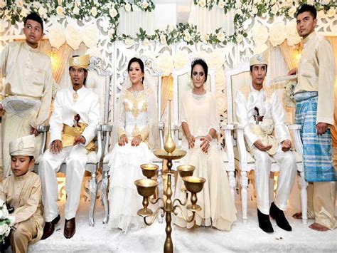 Anak keempat daripada lima beradik status: ctnhoney: Majlis Resepsi Watie Elite & Joey Dan Azza Elite ...