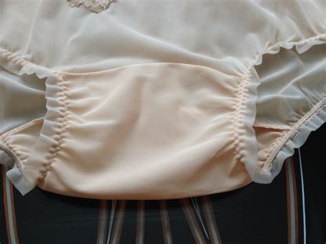 1950s Kayser Nude Nylon And Lace Granny Panties~pillow Tab~sissy~briefs