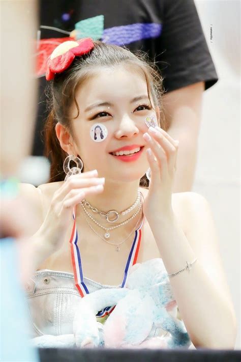 south korean girls korean girl groups fandom big smile kpop aesthetic lee know new girl gurl