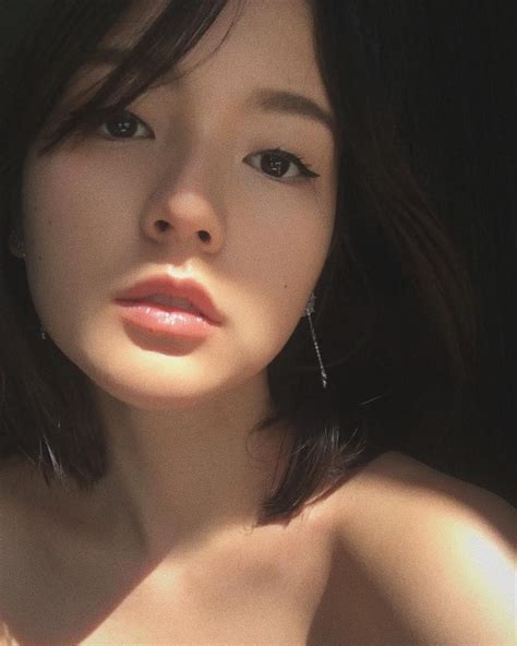 Nghệ sĩ đức hải lấy vợ ở tuổi tứ tuần, khi mà nhiều người đã có cháu nội cháu ngoại, những tưởng anh sẽ gặp nhiều được biết, sau kết hôn, chị ngọc mai làm giáo viên tiếng anh rồi đi học thêm và làm ở văn phòng luật sư, còn nghệ sĩ đức hải vẫn thi thoảng tham gia nghề diễn, mc, viết kịch bản. Nhan sắc 'cực phẩm' của Hải Tú - nữ diễn viên độc quyền ...