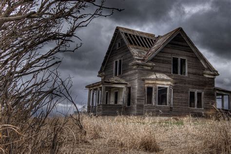4 Haunted Houses And What Theyre Worth