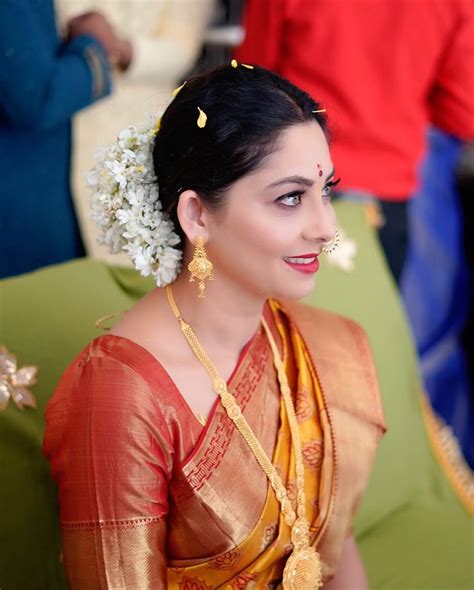 Sonali Kulkarni Wedding Photos Sonali Kulkarni In Pratha By Kavita