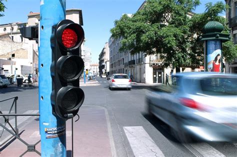 Vous pouvez regarder des films similaires dans les catégories. En plein acte sexuel, un conducteur grille un feu rouge ...