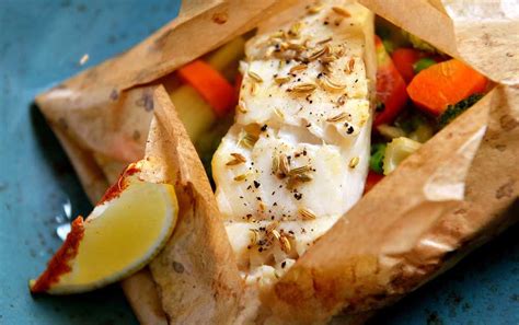 This link is to an external site that may or may not meet accessibility guidelines. Whole Fish Baked In Parchment Paper in 2020 | Easy meals ...