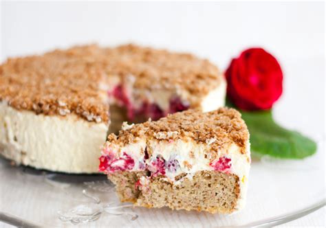 Jetzt ausprobieren mit ♥ chefkoch.de ♥. LowCarb Himbeer-Vanille-Kuchen mit Kokoskruste - Low Carb ...