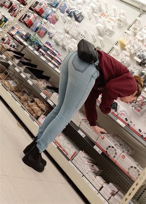 College Girl With A Nice Ass Bending Over In Jeans Oc Tight Jeans Forum