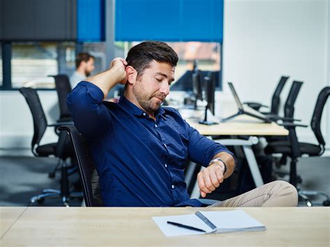 Body Language: Beyond Words – How to Read Unspoken Signals (2022)