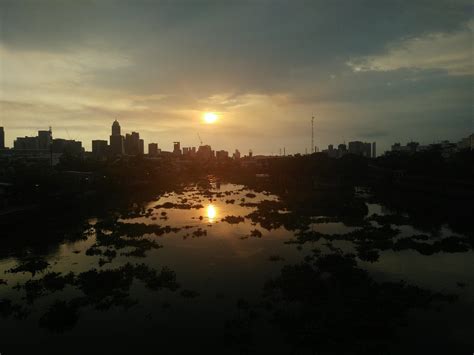 Minus The Smell Pasig River Is A Real Sunset Delight Rphilippines
