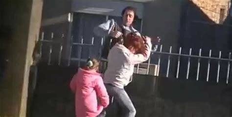 Video Hombre Golpea A Su Mujer Frente S U Hijo En El Día Del Niño