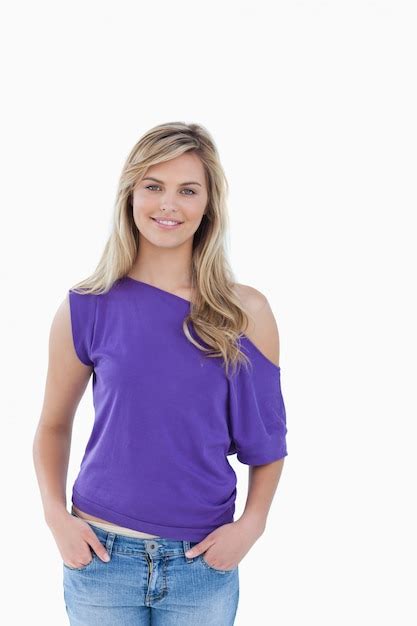 Premium Photo Smiling Blonde Woman Placing Her Hands In Her Pockets