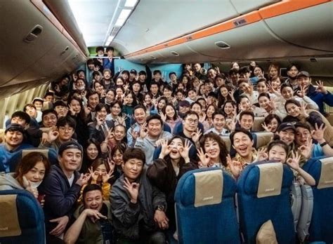 '오케이마담' 이상윤, 악역 변신 문제 휘말려 괴로워만 하다가 일으켜 보고 싶었다. '오케이! 마담' 배정남, 크랭크업 현장 공개…"엄정화-박성웅 ...