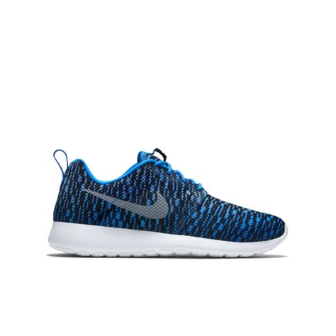 While the modern lifestyle runner has opened lanes for many a model, the latest from its lineage is the nike roshe one flight weight gs black/white. Nike Roshe One Flight Weight | Nike, Nike roshe, Kids' shoes