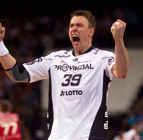 You will find videos about the best players, the top matches and even full handball matches here. THW Kiel: Thierry Omeyer - "Die perfekte Saison ist ...