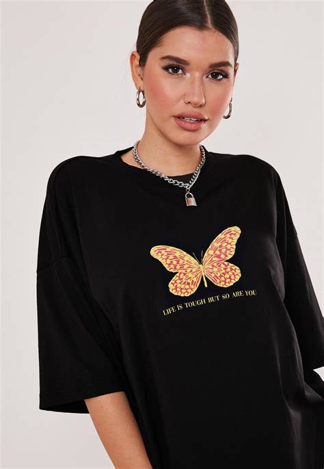 T Shirt Mit Schmetterling Graphic Print In Schwarz Missguided