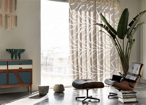 Le tende country, si adatteranno ad uno spazio tendenzialmente vintage, e avranno colori sgargianti e stampe e ricami che richiamano la natura e non solo. Tende da interno - Punto Tessile Arredo (Roma, uscita 11 GRA)