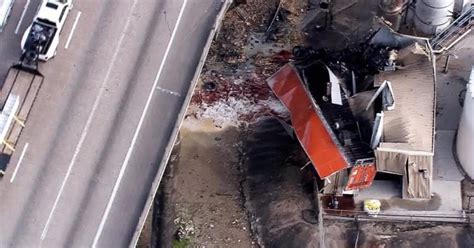 Semi Truck Crash Today Driver Of 18 Wheeler Killed After Crashing Off Houston Bridge Cbs News