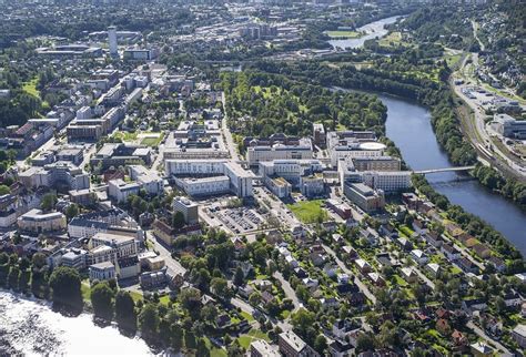 Some of the restaurants and shops are open, and others are unfortunateloy closed. Påvist Korona ned med over 60 % i Trondheim | Trondhjemsavisa