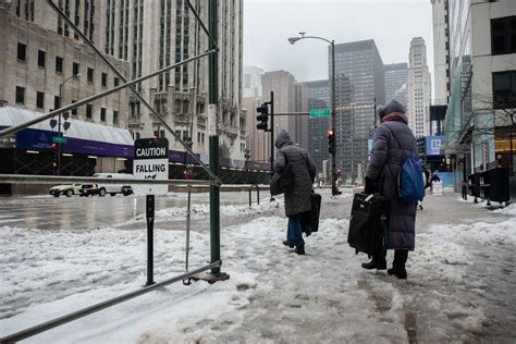 Chicago Snowstorm Nets 3 Inches Of Snow Bitter Cold To Follow