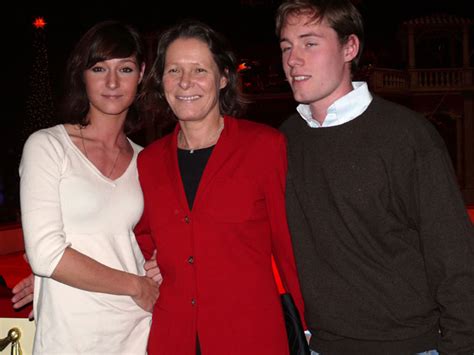 Es gibt, sagt maria schrader, natürlich innerhalb dieser community, die hunderttausende von menschen allein in new york umfasst, die unterschiedlichsten lebenswege, die unterschiedlichen. Schmetterlinge im Bauch: Beim Roncalli-Weihnachtscircus ...