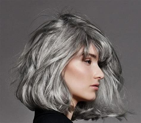 Cheveux abîmés, fragiles, en manque de volume ou trop volumineux : Le gris est très tendance, les 32 modèles présentés vont ...