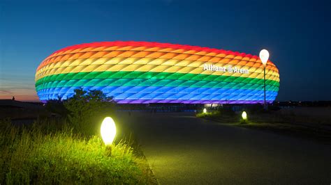 regenbogen beleuchtung zum csd 2021 allianz arena
