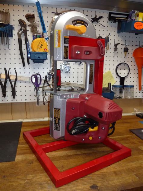 A brief demonstration of how a band saw works and what it can do. Pin on Metal Shop Tool Stations!
