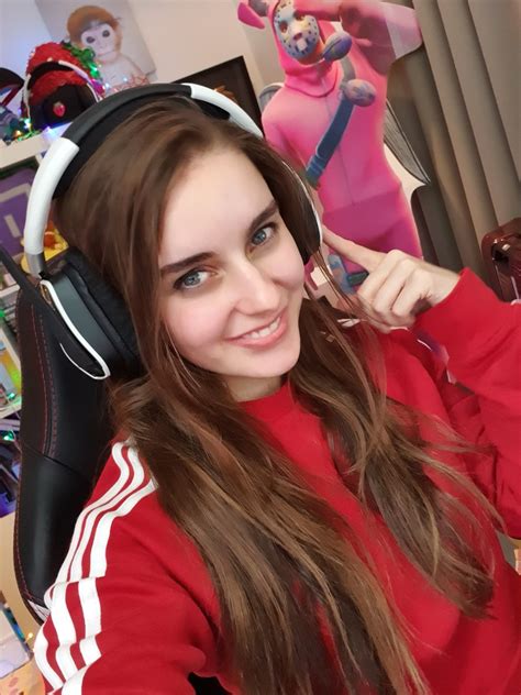 Loserfruit On Twitter Looking Cute To Match My Corsair Headset Ad