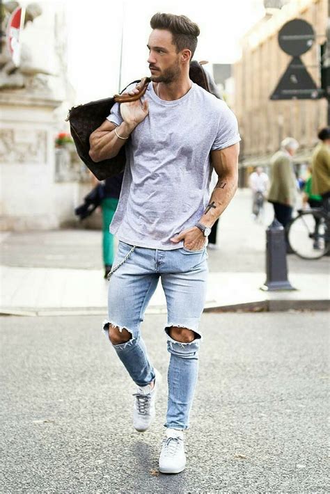 Beige chinos + navy linen shirt + sneakers. 9 Coolest Summer Outfit Formulas For Stylish Guys ...