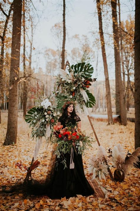 Moody Autumn Vow Renewal With An Off Beat Ceremony Backdrop ⋆ Ruffled