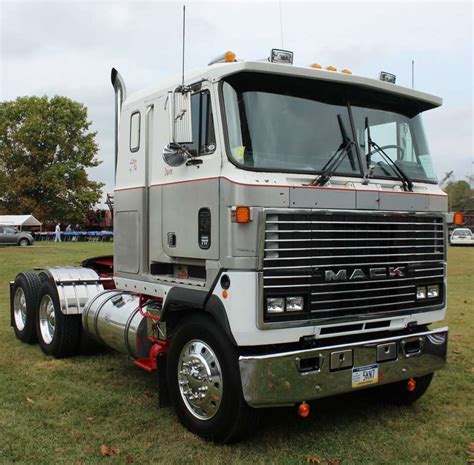 Driver Reconnects To His Past With This Mack Mh600