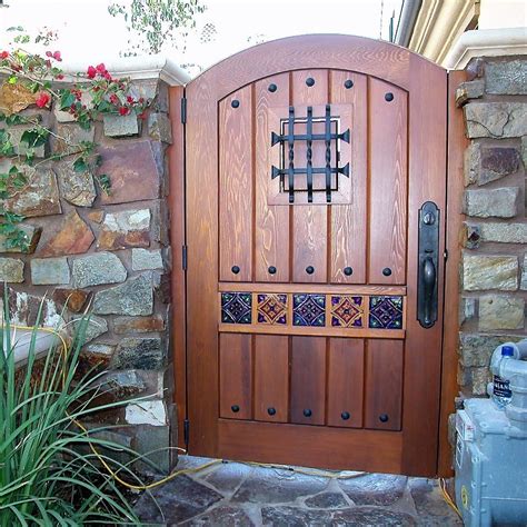 Oakdale fencing have a wide variety of single garden gates that are suitable for use as side entrance, yard or garden path gates. Custom Wood Gates - Garden Passages