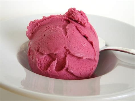 Les recettes de glaces des plus classiques aux plus originales ! Glace au cassis : Recettes de glaces et sorbets maison ...