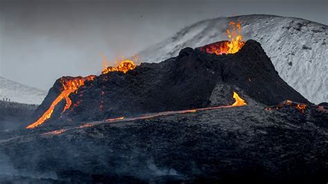 Spektakuläre Bilder Von Vulkanausbruch Auf Island Mdr Jump