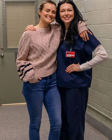 New Bts Pics Of Taylor Schilling And Laura Prepon On The Set Of Oitnb Season 7 Oitnb Alex And